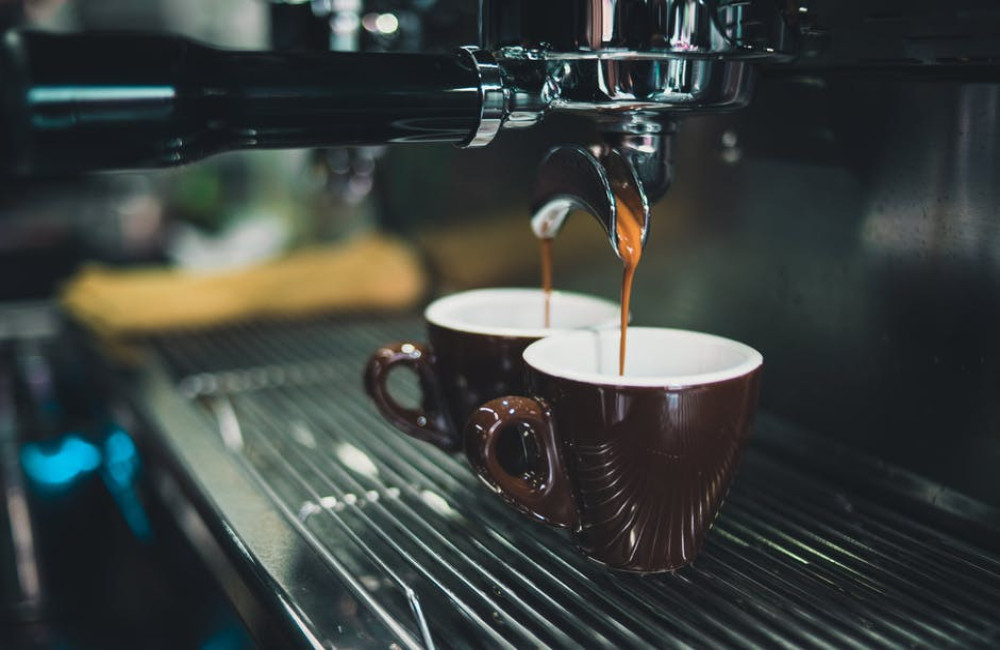 Waarom is koffie zwart en wat gebeurt er tijdens het brandproces?