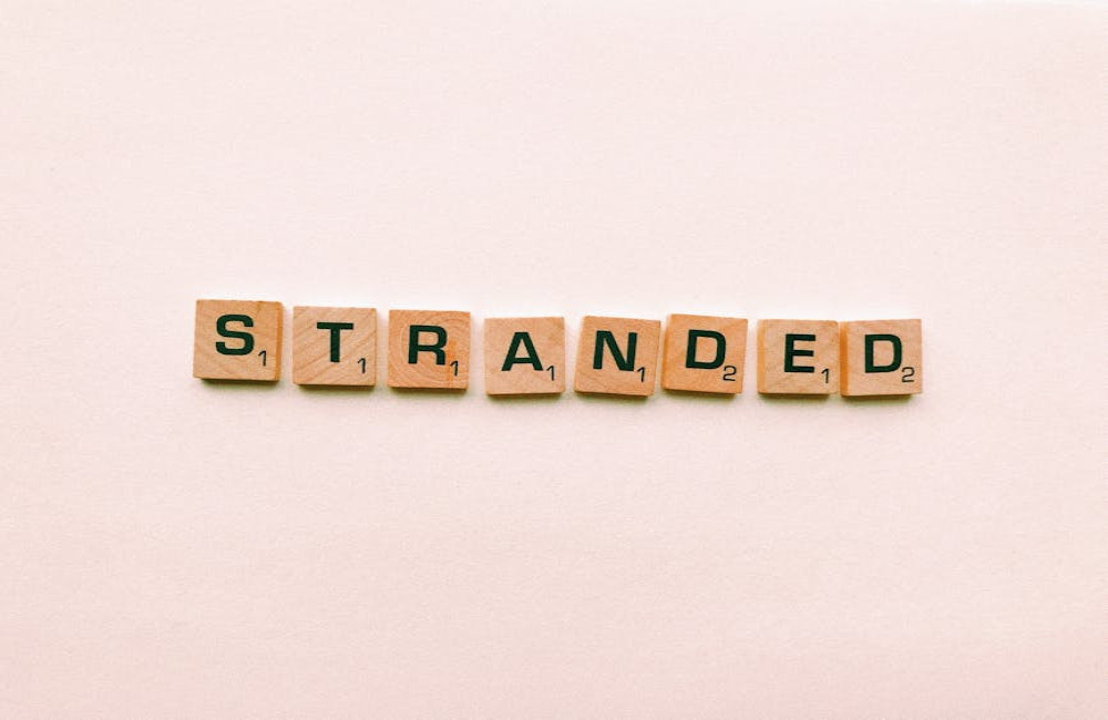 Waar komt de uitdrukking 'door de mand vallen' vandaan?