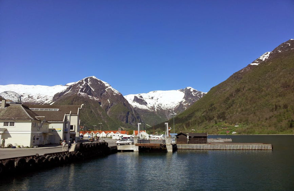 De ultieme gids voor motorreizen naar Noorwegen: routes, natuur en must-know tips