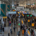 Hoeveel overstaptijd heb je nodig op Schiphol voor een vlucht binnen Europa