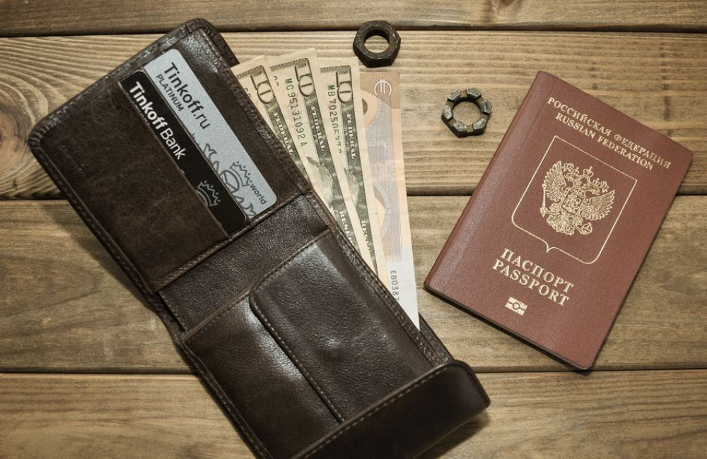 Hoeveel contant geld mag je meenemen op reis zonder het aan te geven in 2026